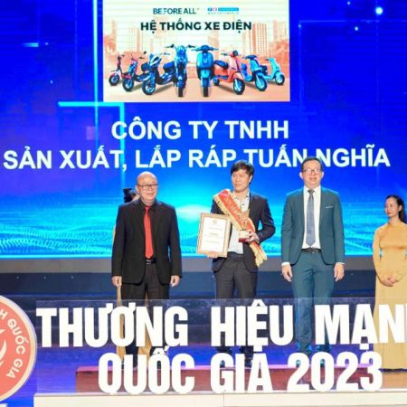 Xe điện Before All nhận giải top 10 "Thương hiệu mạnh quốc gia 2023"